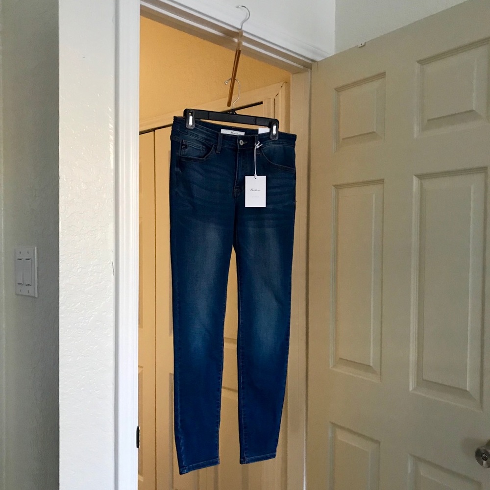 Dark wash Ladies skinny jeans
